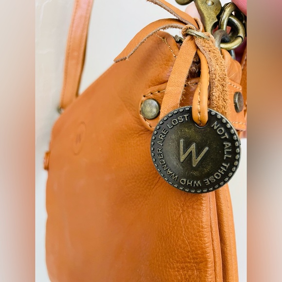 Wanderers Leather Crossbody Wristlet Clutch Tan Brass Hardware Great Pockets EUC - Picture 7 of 15